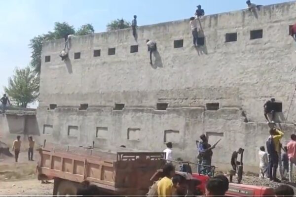 Shocking Video Shows People Risking Lives to Cheat in Board Exams