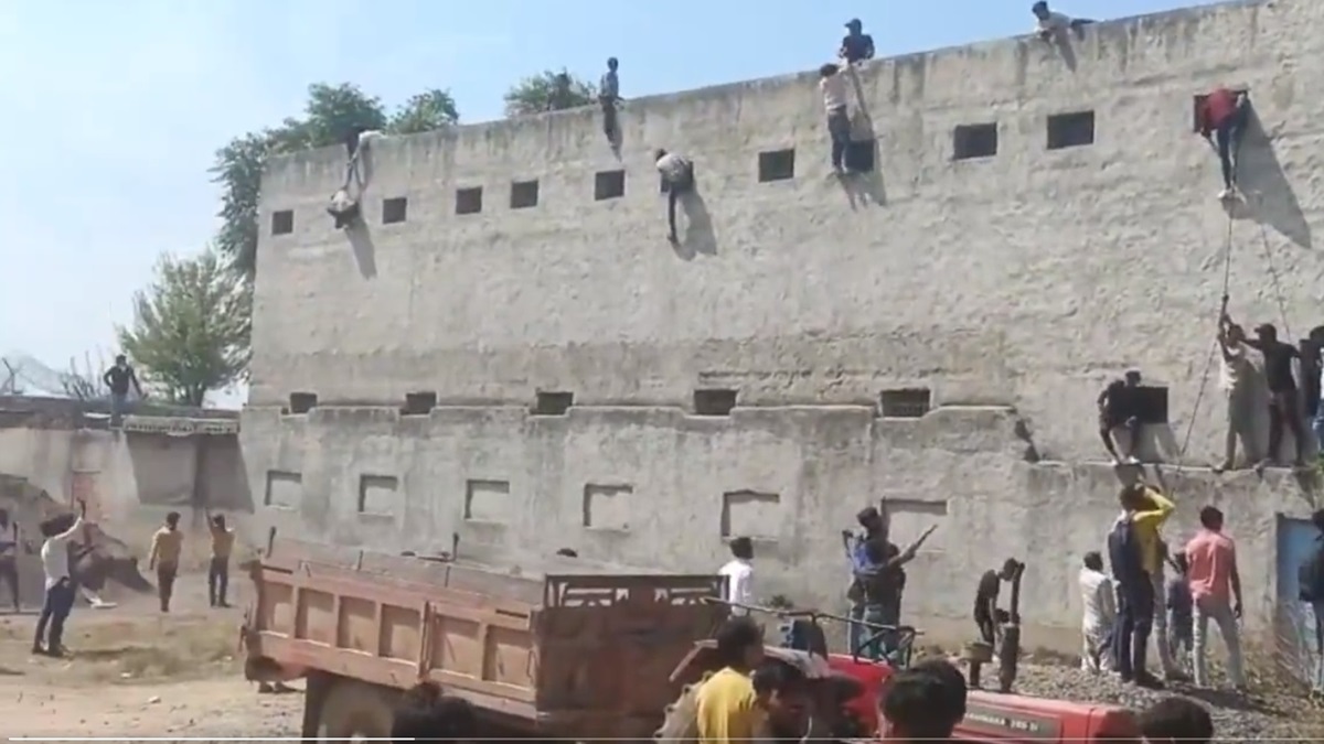 Shocking Video Shows People Risking Lives to Cheat in Board Exams