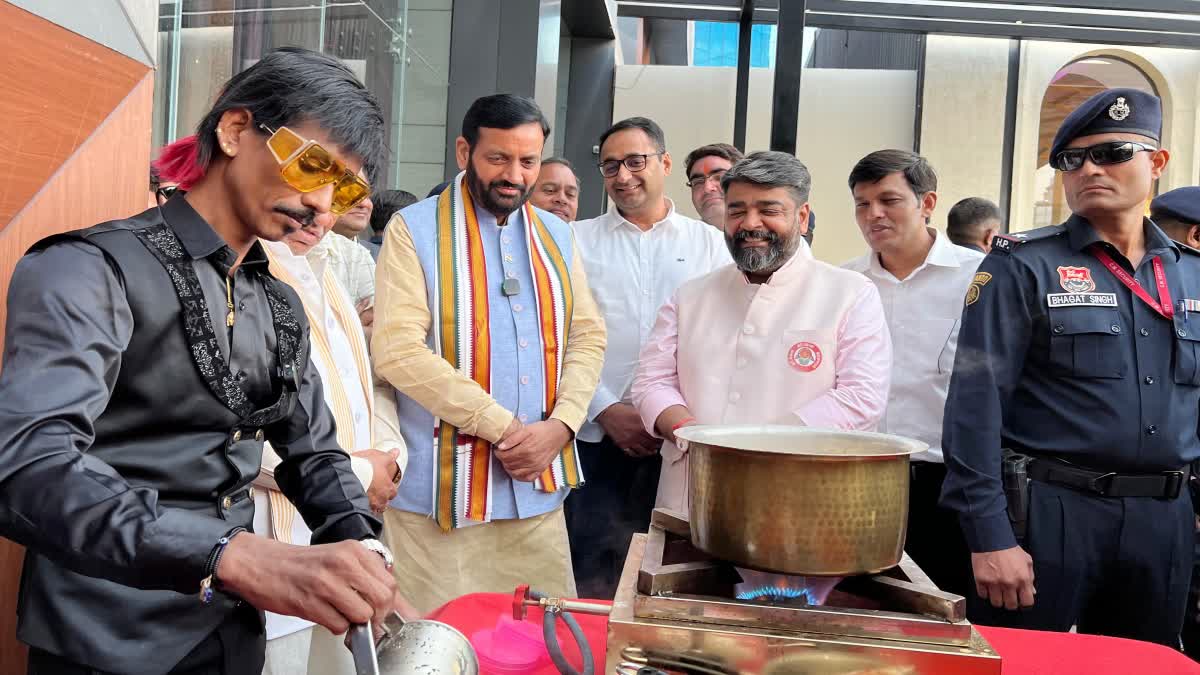 Dolly Chaiwala Serves Tea to Chief Minister Naib Singh Saini