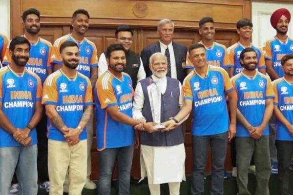 Indian Cricket Team Welcomed with Cheers after World Cup Win, Meet with PM Modi